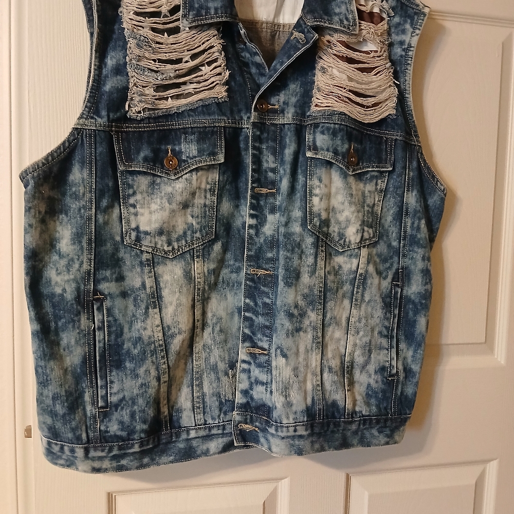 Stylish Sleeveless Distressed Denim Vest